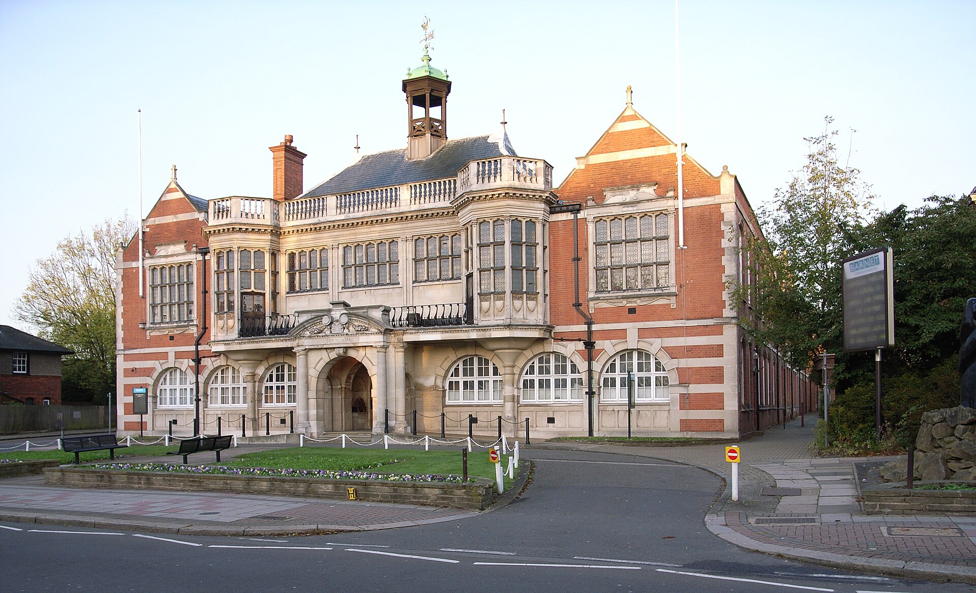Hendon Town Hall for removals in Barnet