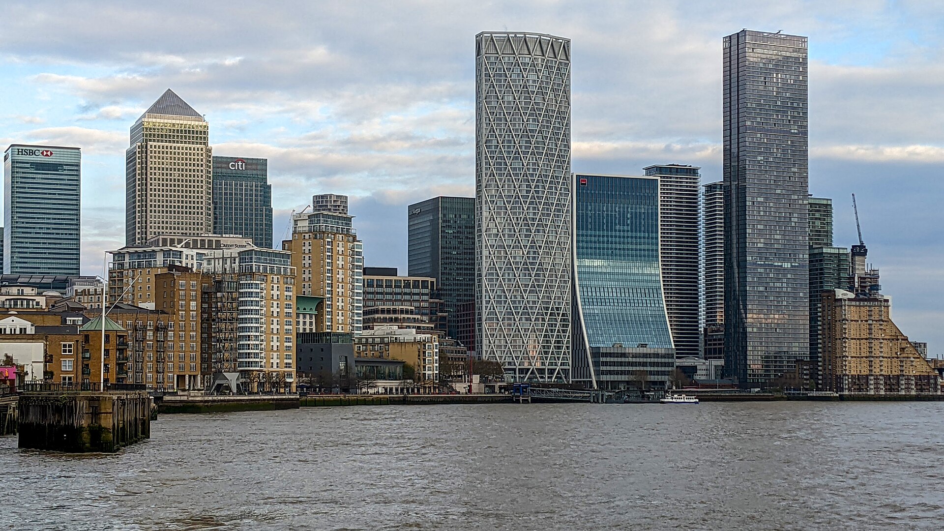 Canary Wharf for removals in Tower Hamlets